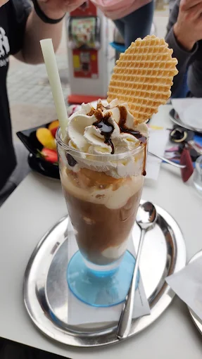 Frisch zubereitetes Gelato im Eissalon Il Gelato Feldkirchen